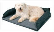 Car bed with bumper protection